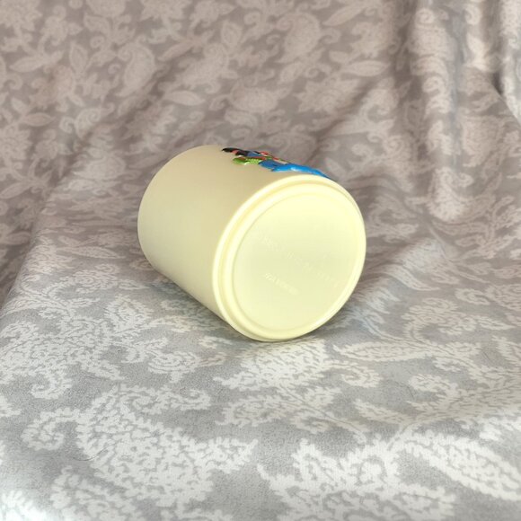 4 vintage 1985 Sterling House plastic 3" Christmas mugs w box, yellowed - Picture 9 of 14